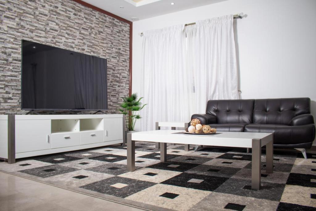 داكاغْ Luxury Suites Chester One المظهر الخارجي الصورة