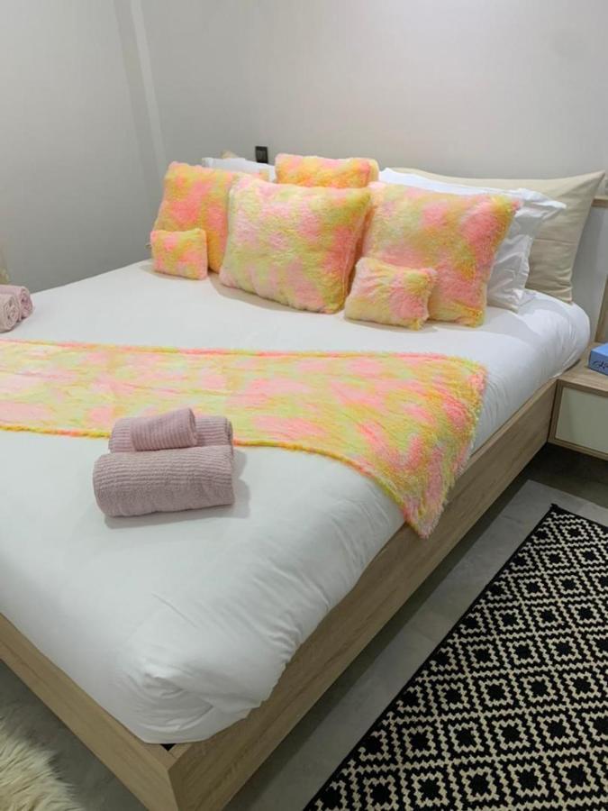 داكاغْ Luxury Suites Chester One المظهر الخارجي الصورة